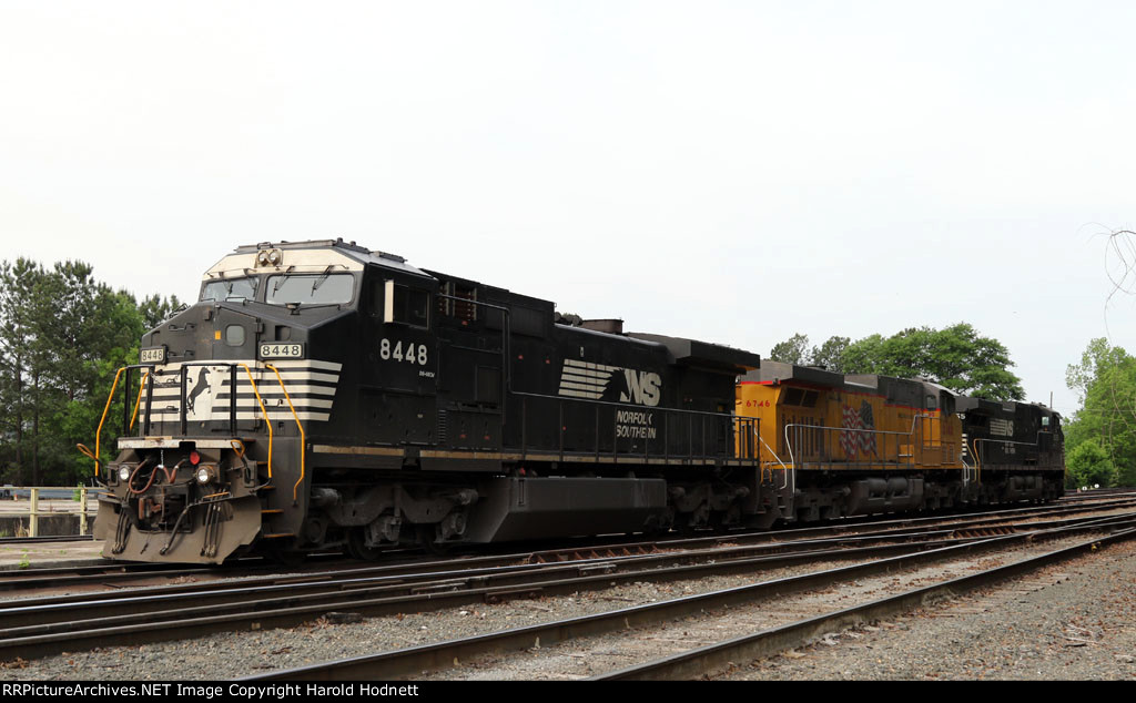 NS 8448, UP 6746, and anothe NS dash 9 layover in Glenwood Yard